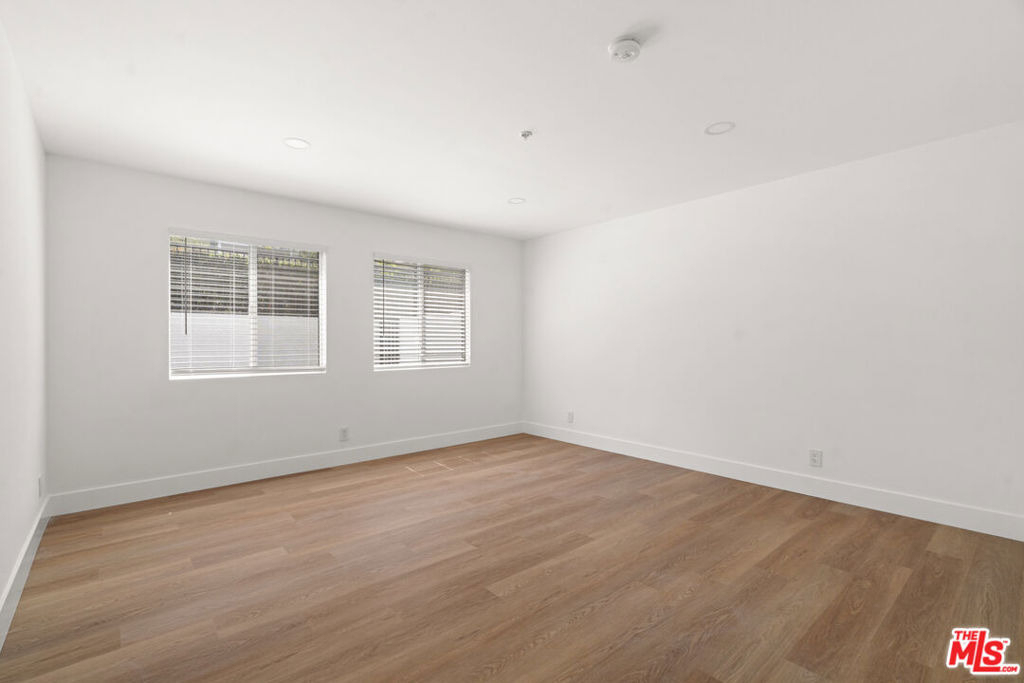 16100 W Sunset Boulevard - Photo 10