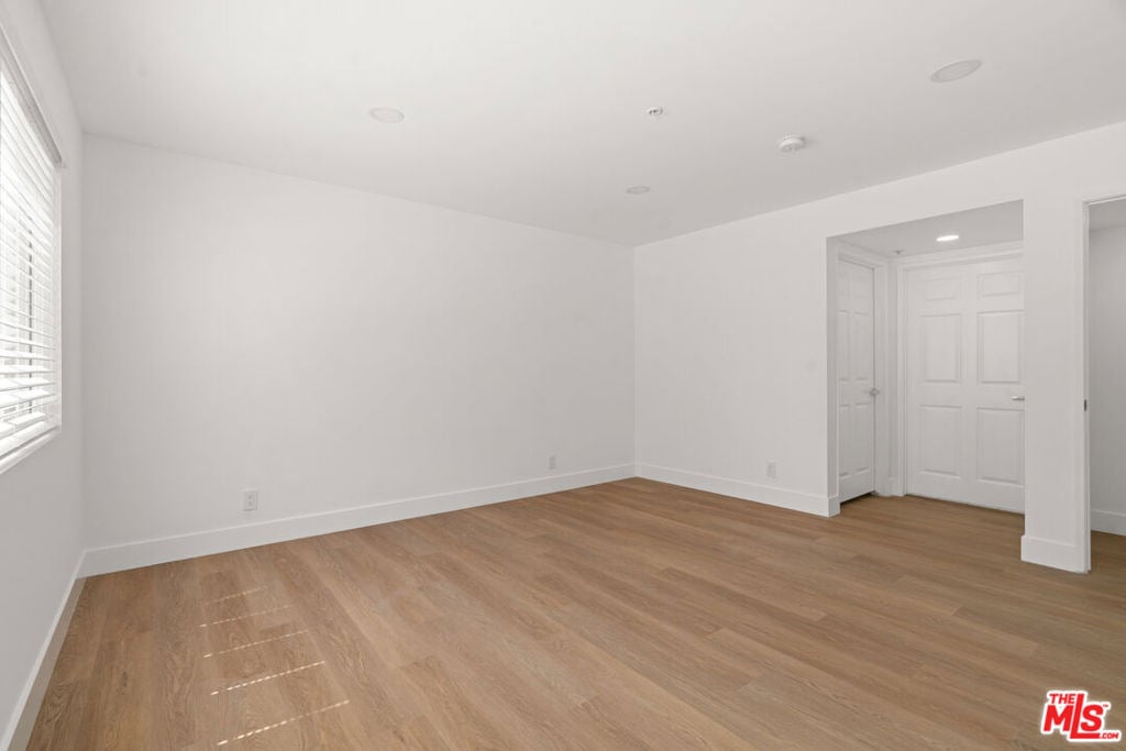 16100 W Sunset Boulevard - Photo 11