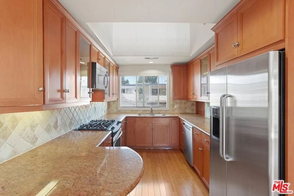 837 18th Street - Photo 5