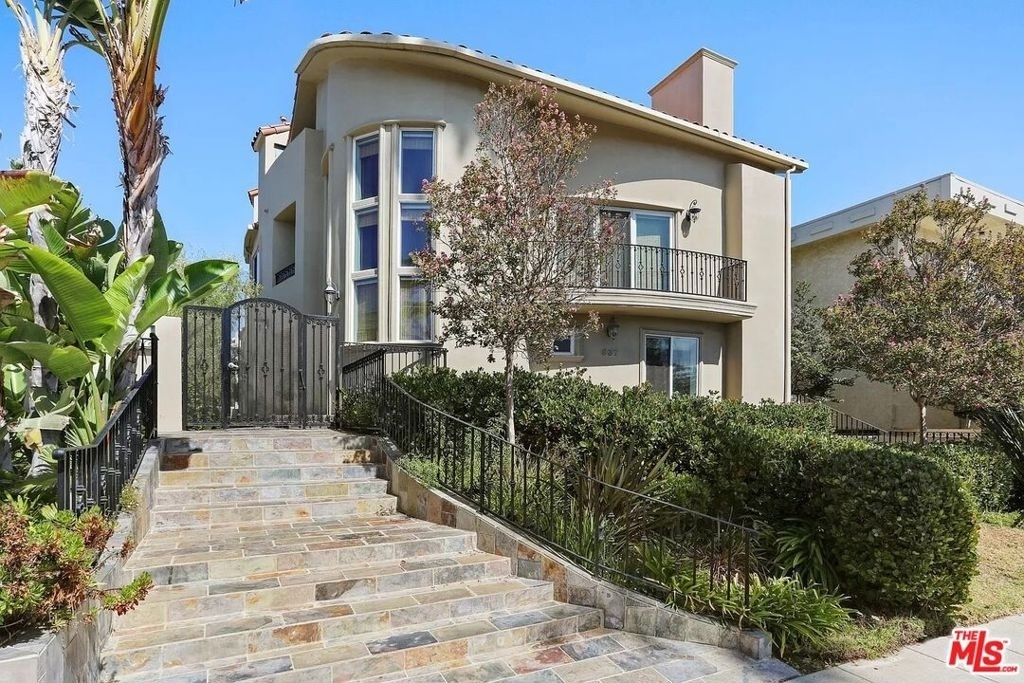 837 18th Street - Photo 0