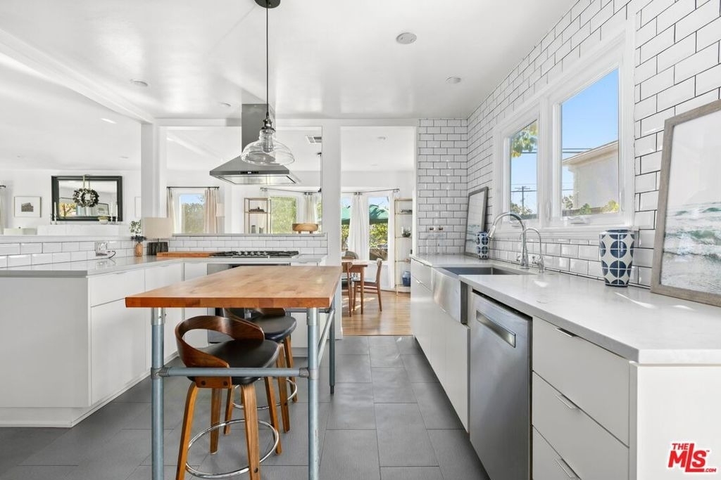 2430 30th Street - Photo 5