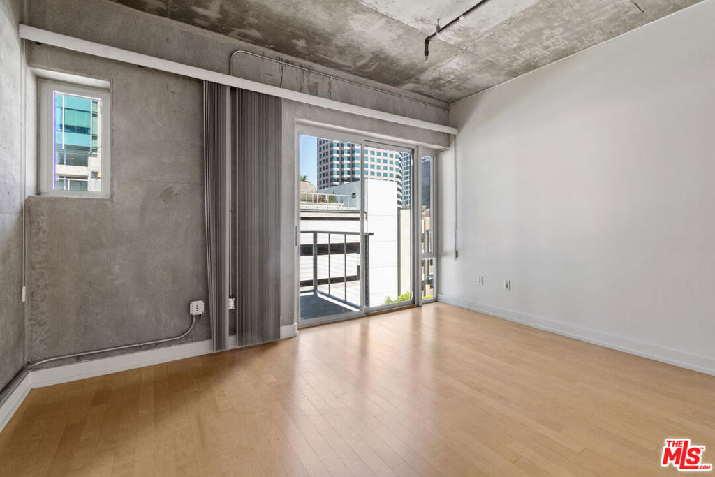 645 W 9th Street - Photo 3