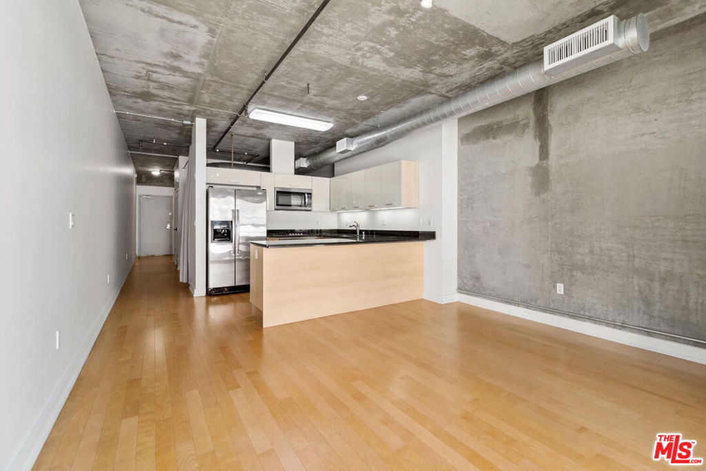 645 W 9th Street - Photo 6