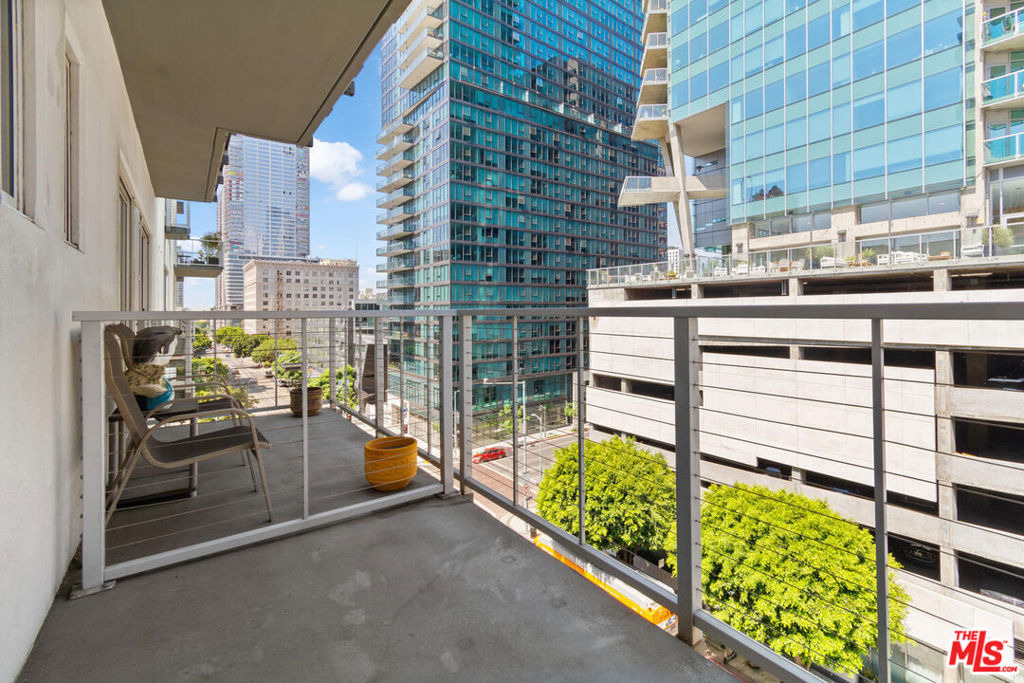 645 W 9th Street - Photo 16