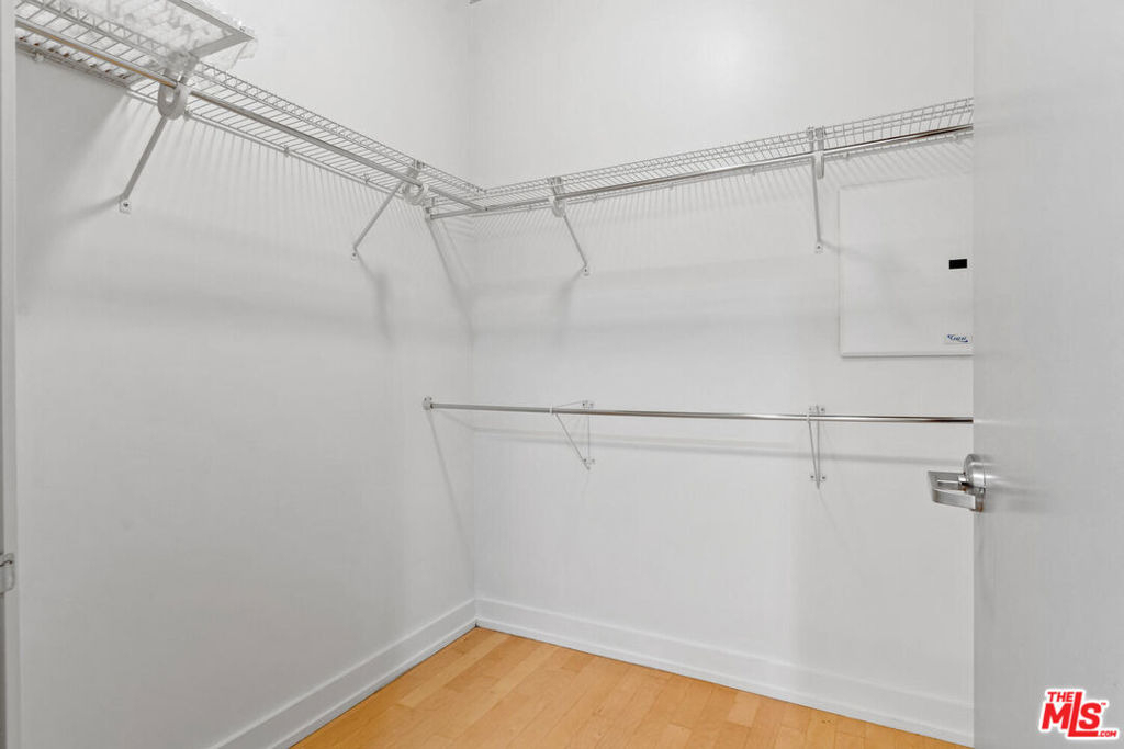 645 W 9th Street - Photo 14