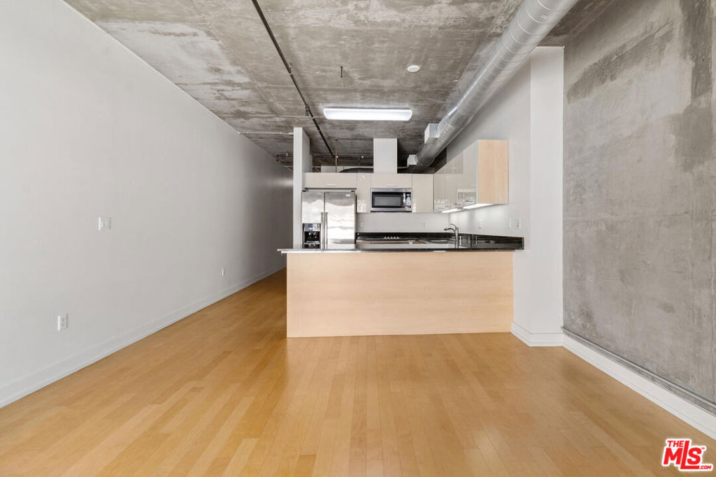 645 W 9th Street - Photo 5