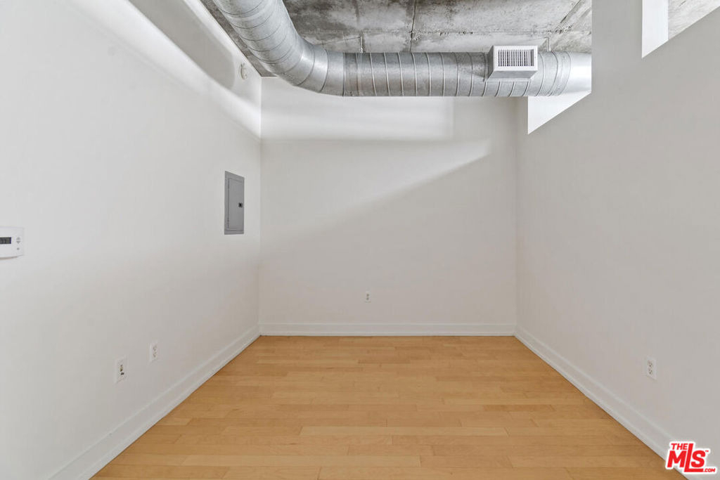 645 W 9th Street - Photo 10
