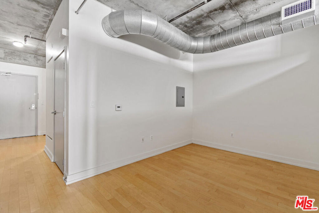 645 W 9th Street - Photo 9