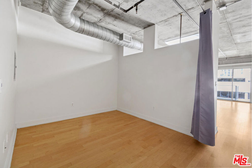 645 W 9th Street - Photo 11