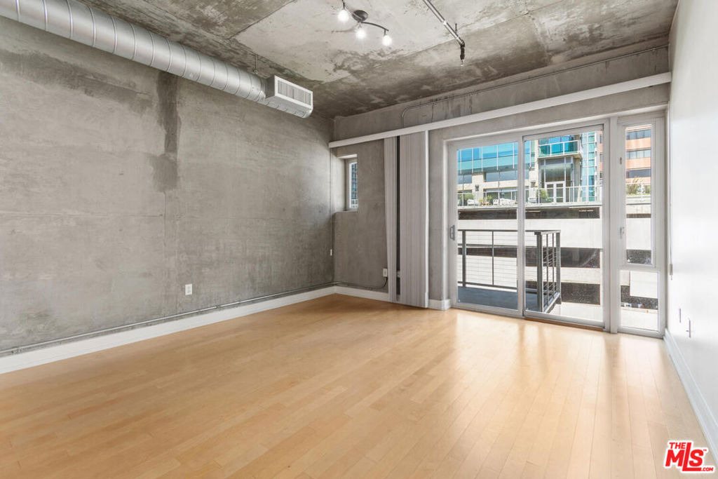 645 W 9th Street - Photo 2