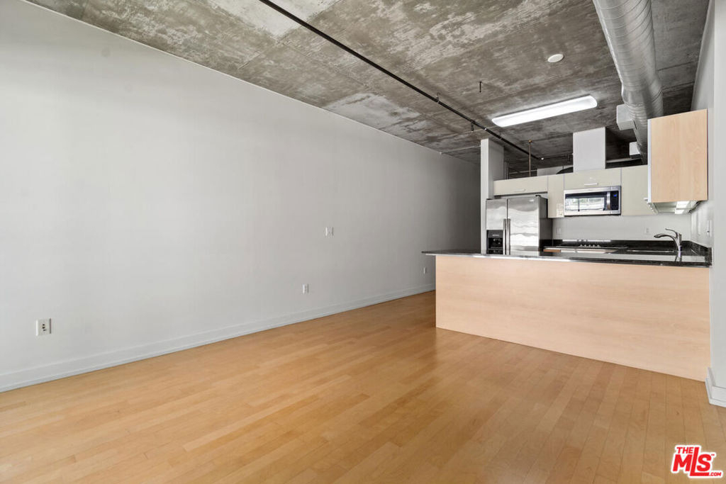 645 W 9th Street - Photo 4