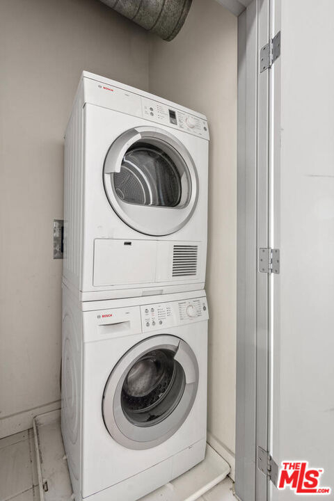 645 W 9th Street - Photo 15