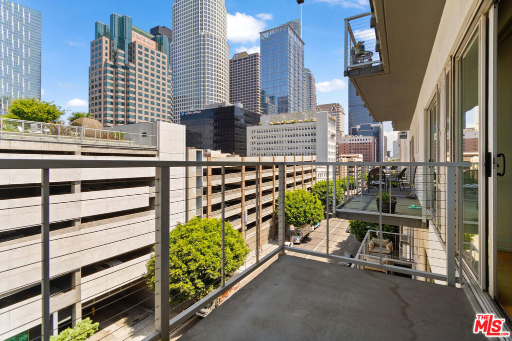 645 W 9th Street - Photo 17