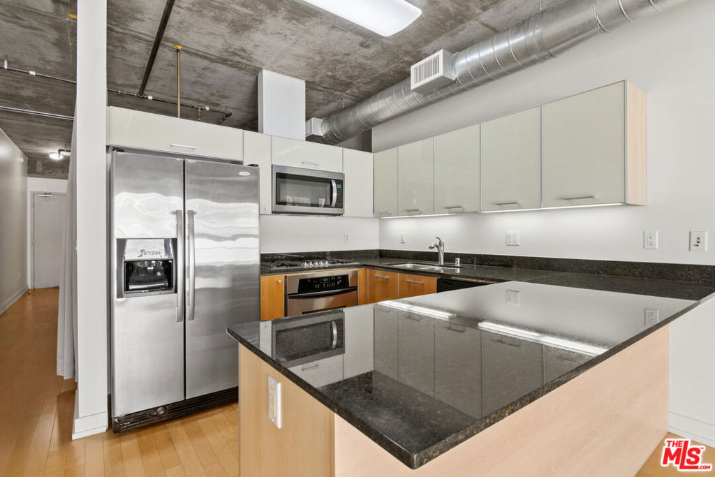 645 W 9th Street - Photo 7