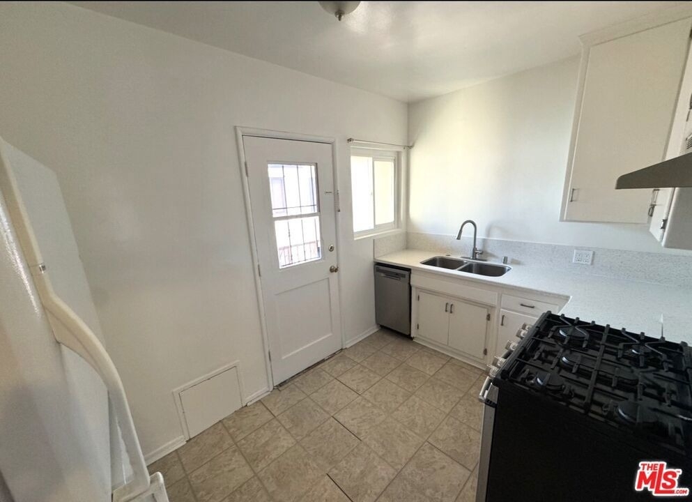 12204 Washington Place - Photo 13