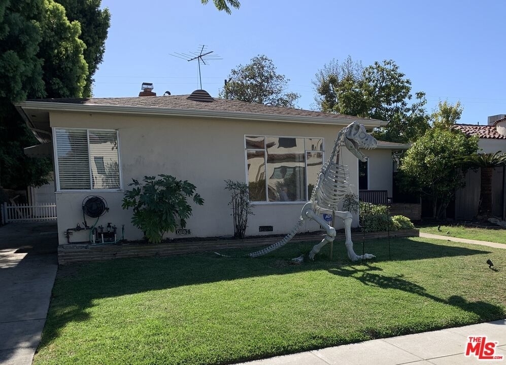 2271 Prosser Avenue - Photo 1