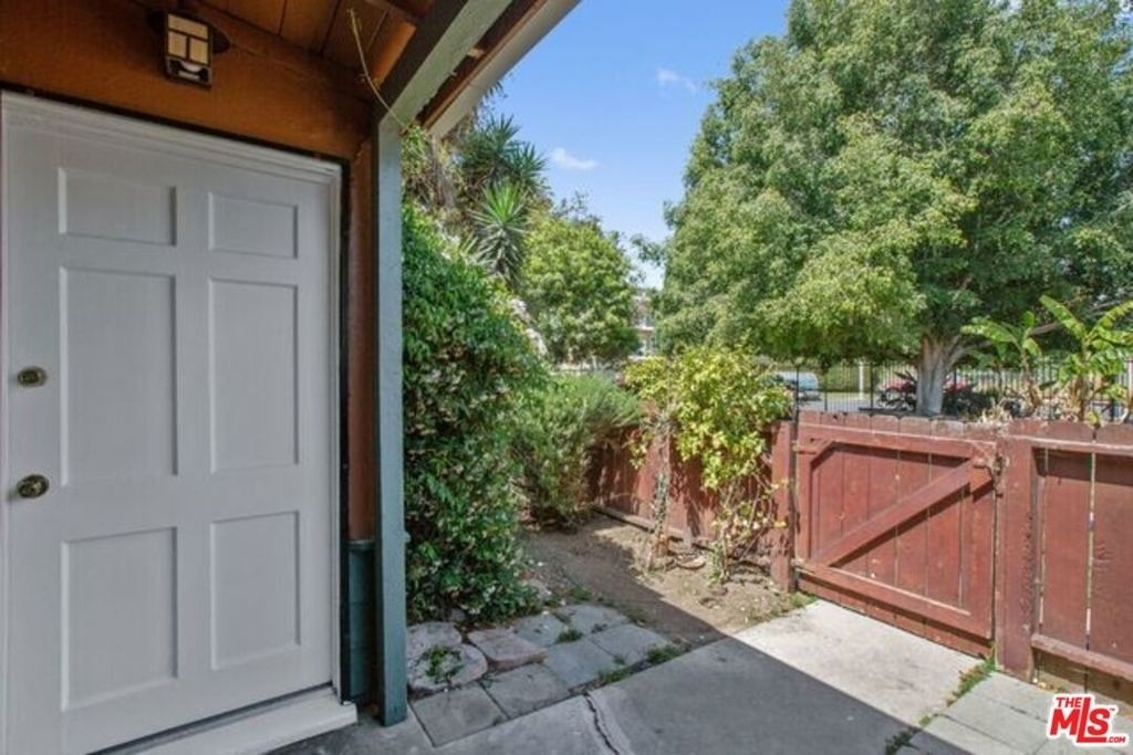 2604 S Garth Avenue - Photo 10