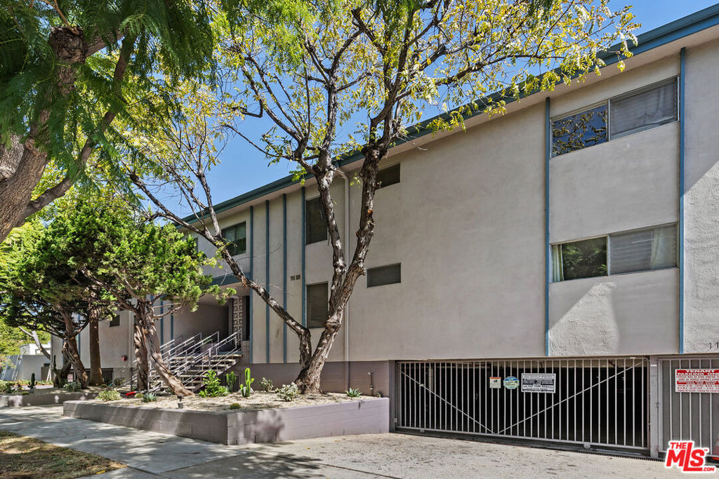 1152 N Poinsettia Place - Photo 1