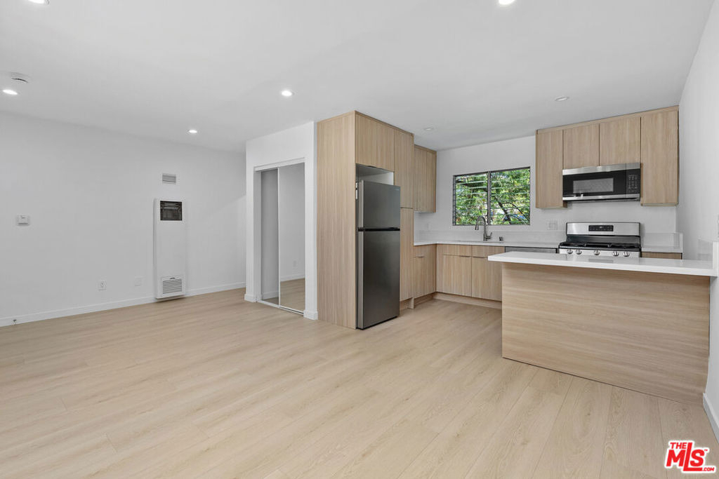 1152 N Poinsettia Place - Photo 12