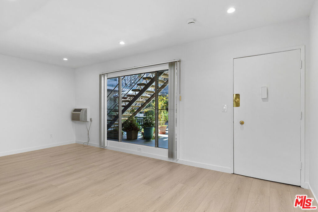1152 N Poinsettia Place - Photo 11