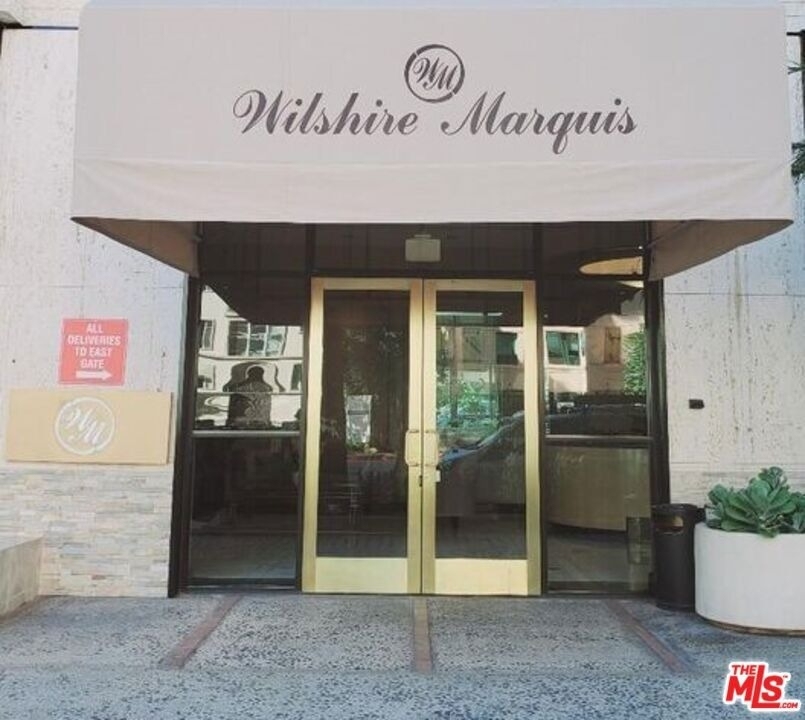 10535 Wilshire Boulevard - Photo 1