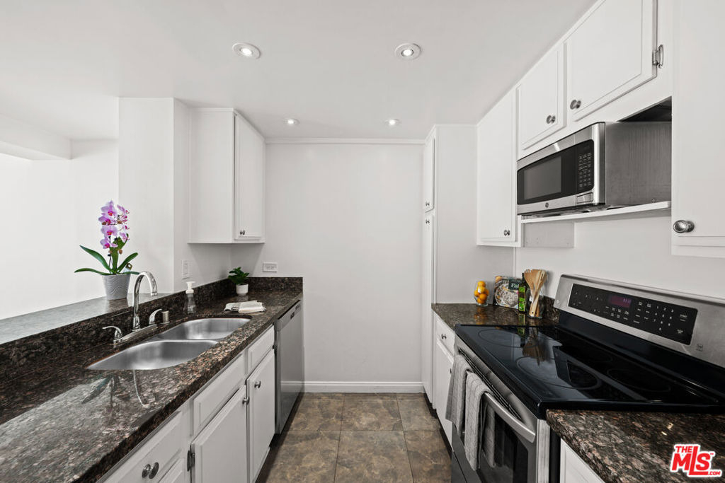10535 Wilshire Boulevard - Photo 11