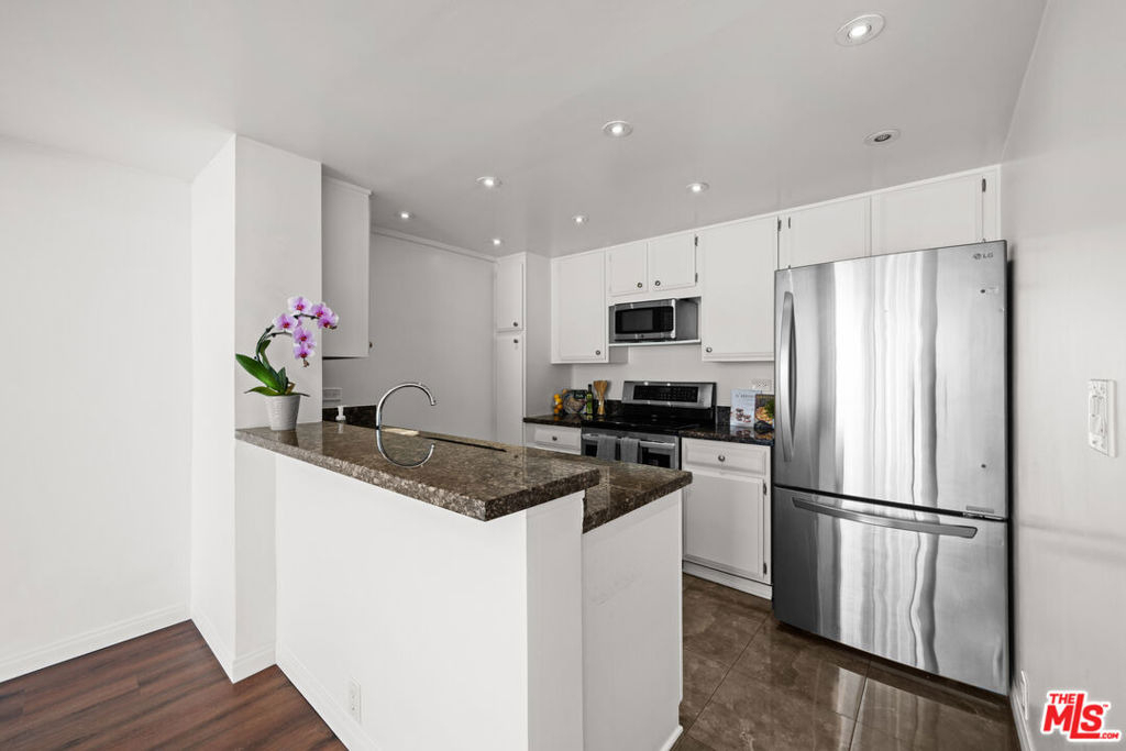 10535 Wilshire Boulevard - Photo 10