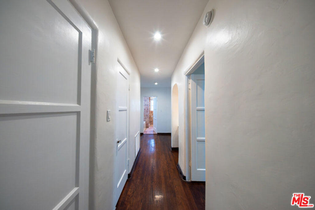 8232 Blackburn Avenue - Photo 11
