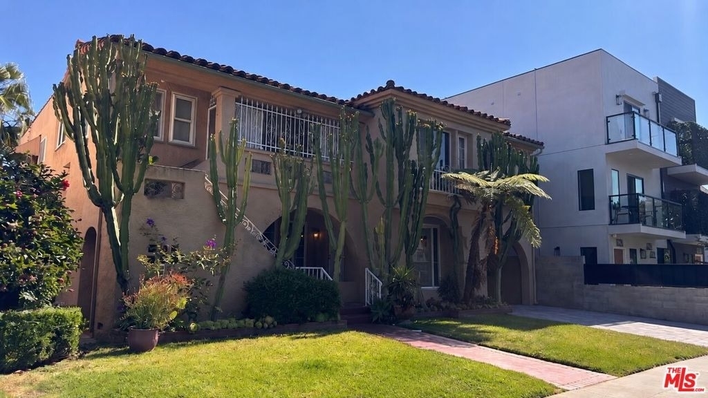 8232 Blackburn Avenue - Photo 14