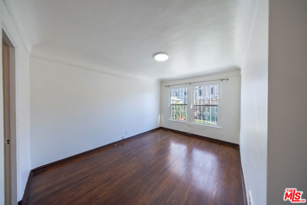 8232 Blackburn Avenue - Photo 6
