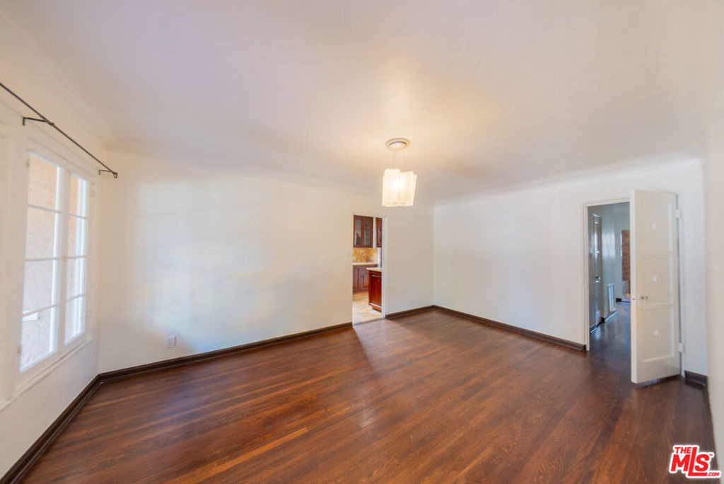 8232 Blackburn Avenue - Photo 13