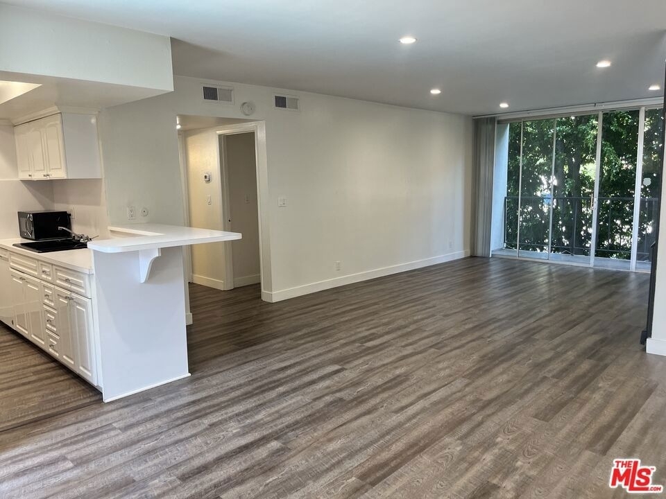 1351 N Crescent Heights - Photo 3