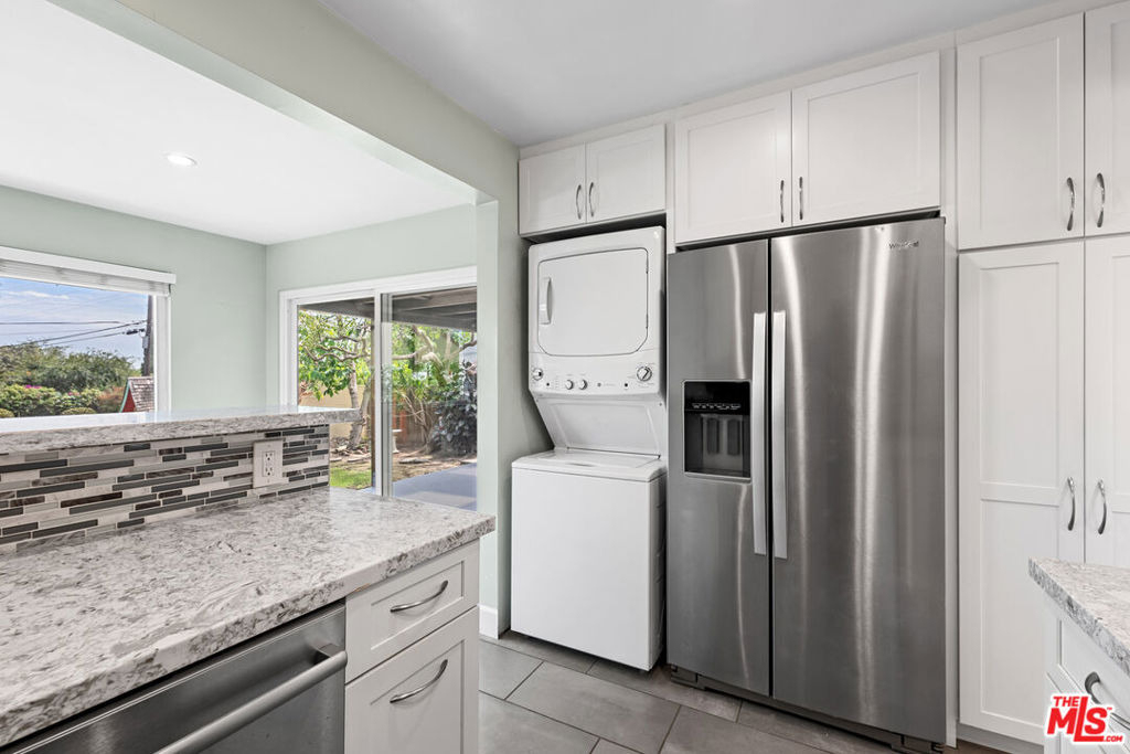 7746 Boeing Avenue - Photo 2