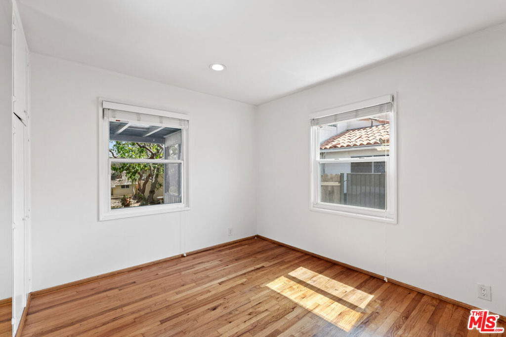 7746 Boeing Avenue - Photo 8