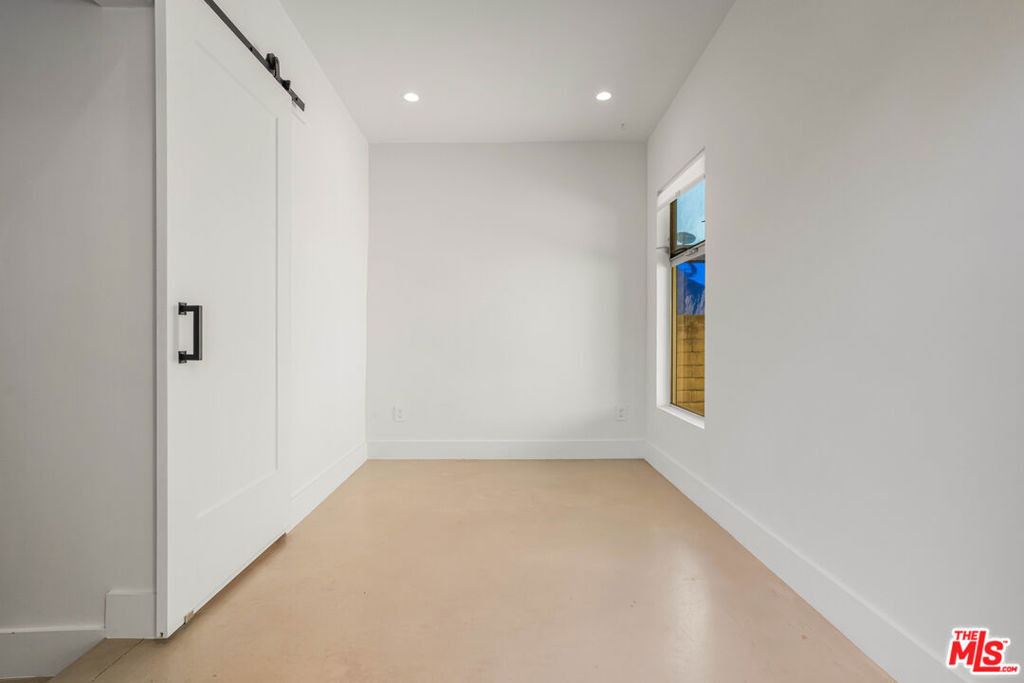 2401 32nd Street - Photo 14