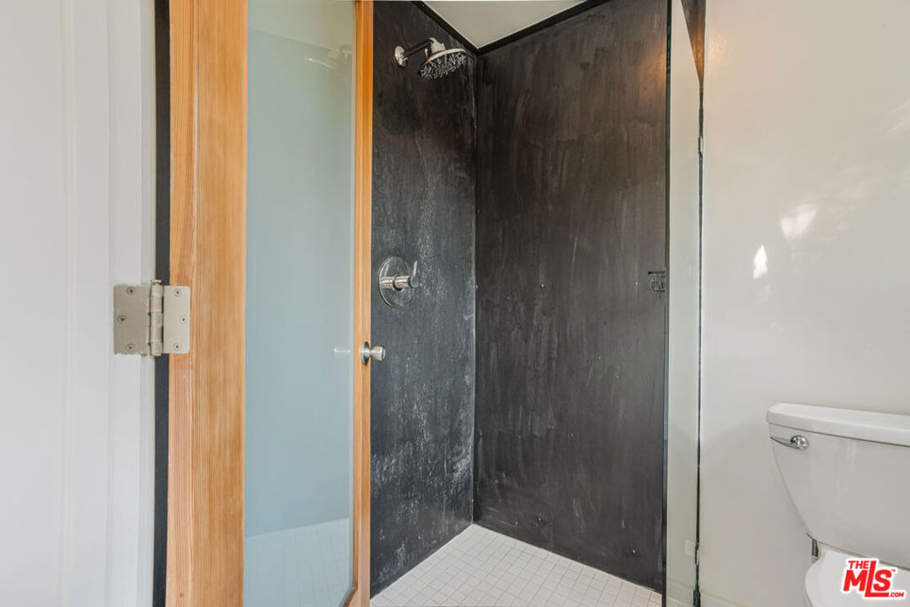 2401 32nd Street - Photo 12