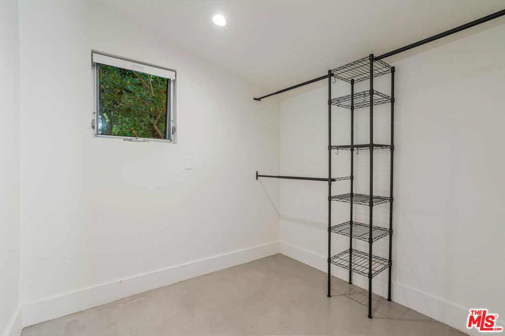 2401 32nd Street - Photo 15