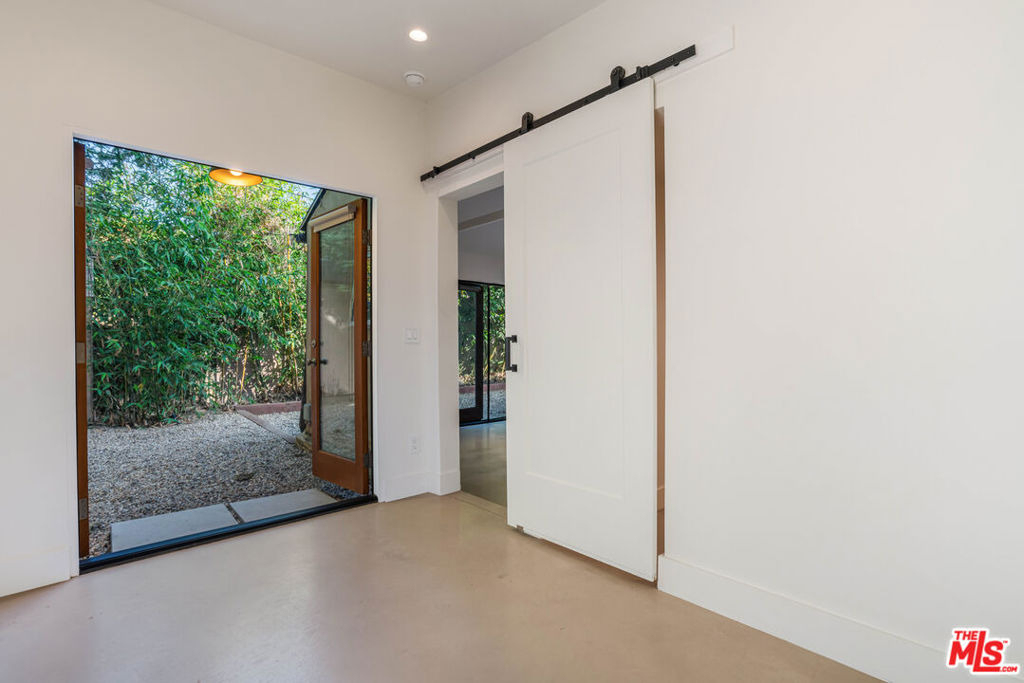 2401 32nd Street - Photo 13