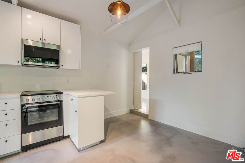 2401 32nd Street - Photo 8