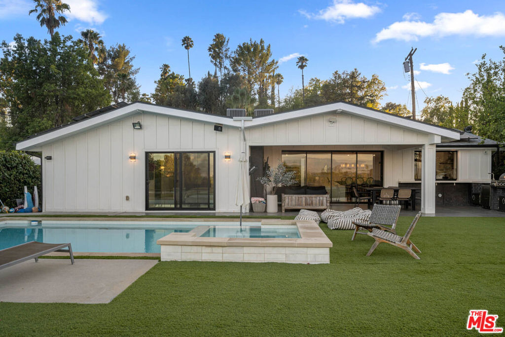 20461 Coulson Street - Photo 20