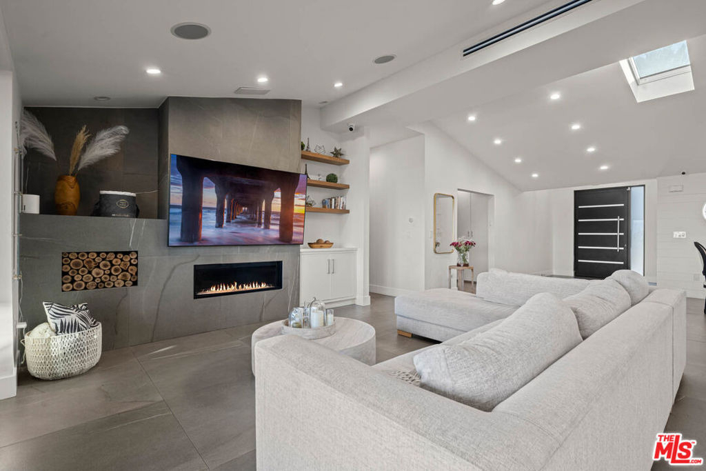 20461 Coulson Street - Photo 2
