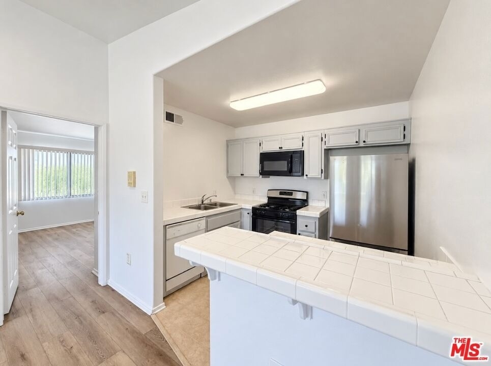 6545 Fulton Avenue - Photo 2
