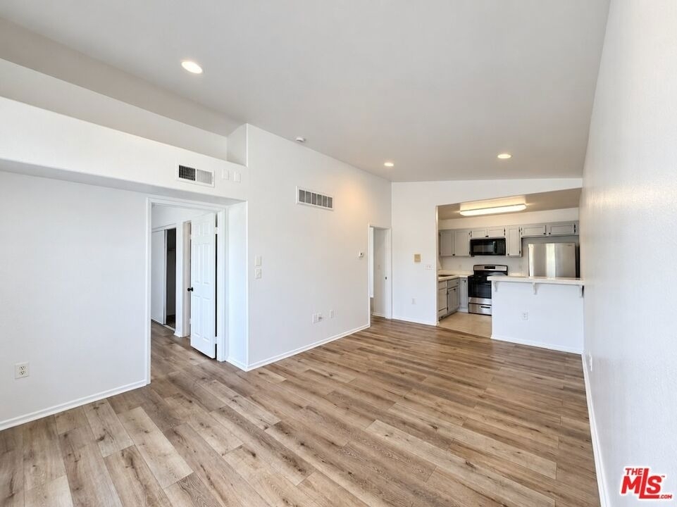 6545 Fulton Avenue - Photo 4