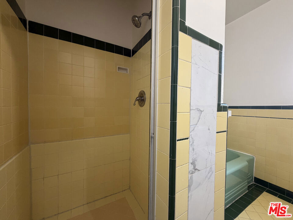 852 1/2 S Plymouth Boulevard - Photo 10
