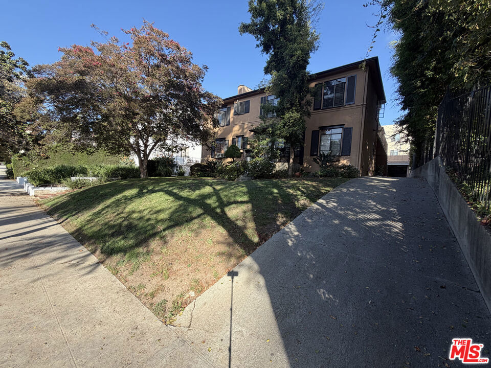 852 1/2 S Plymouth Boulevard - Photo 15