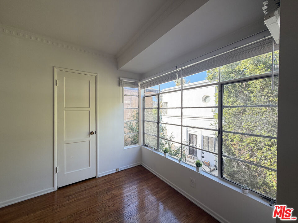 852 1/2 S Plymouth Boulevard - Photo 3