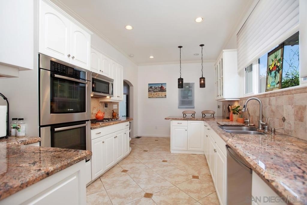 815 Alameda Boulevard - Photo 2