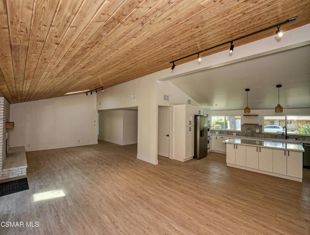 1202 Sheffield Place - Photo 3