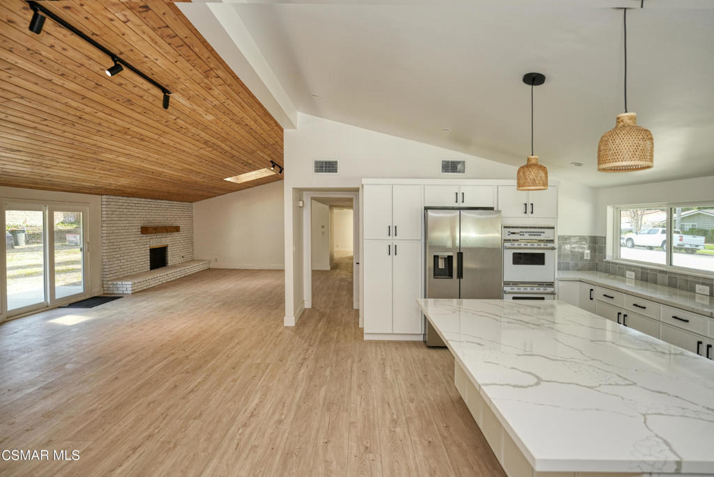 1202 Sheffield Place - Photo 2