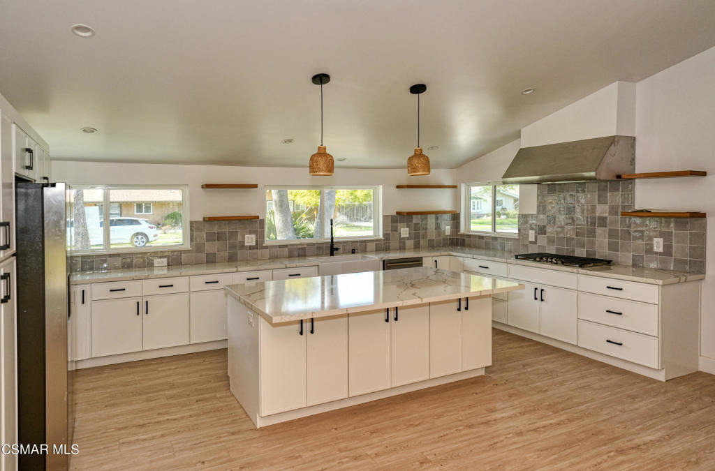 1202 Sheffield Place - Photo 4